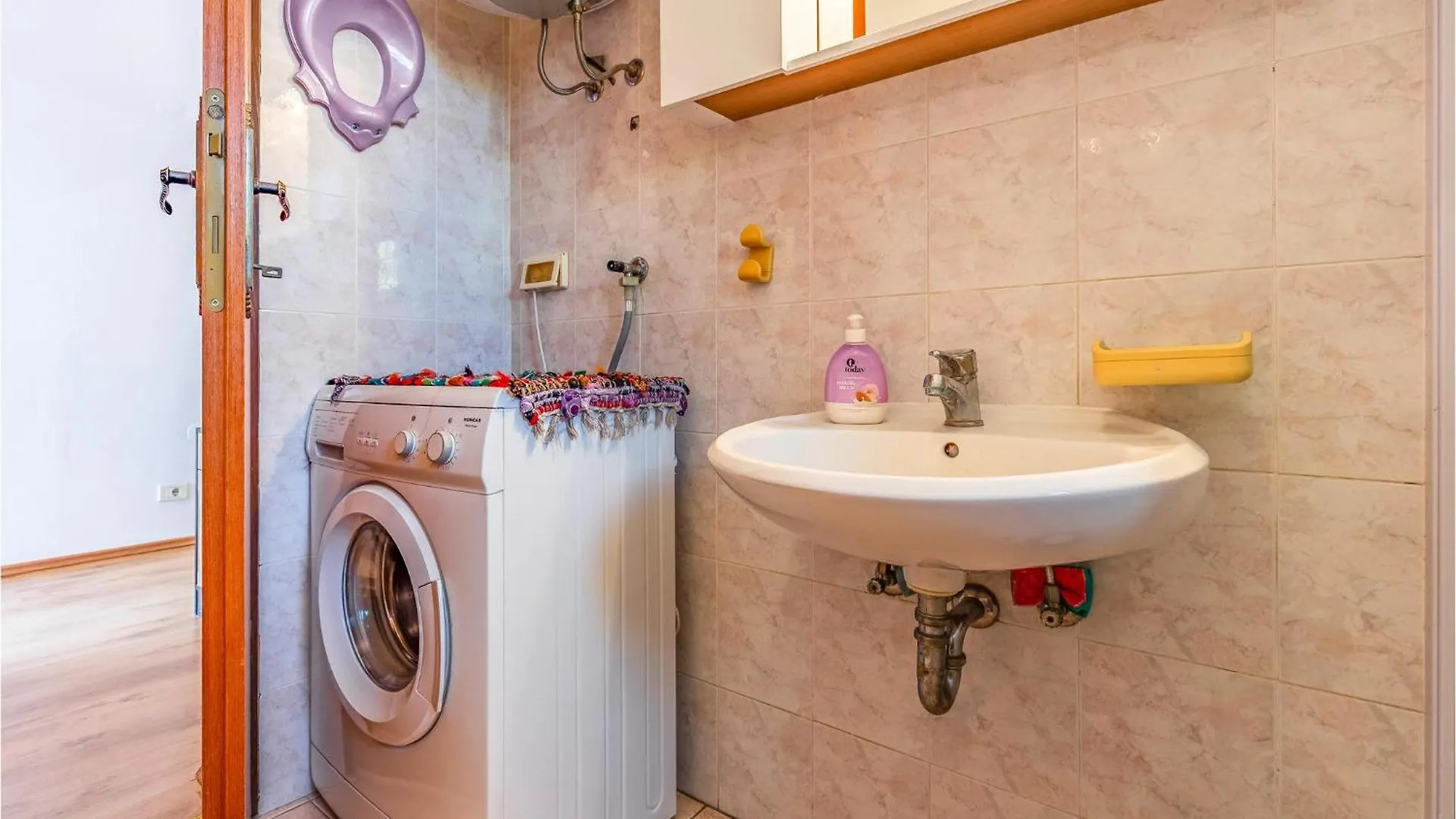 Lovely Apartment In Pula With Kitchen