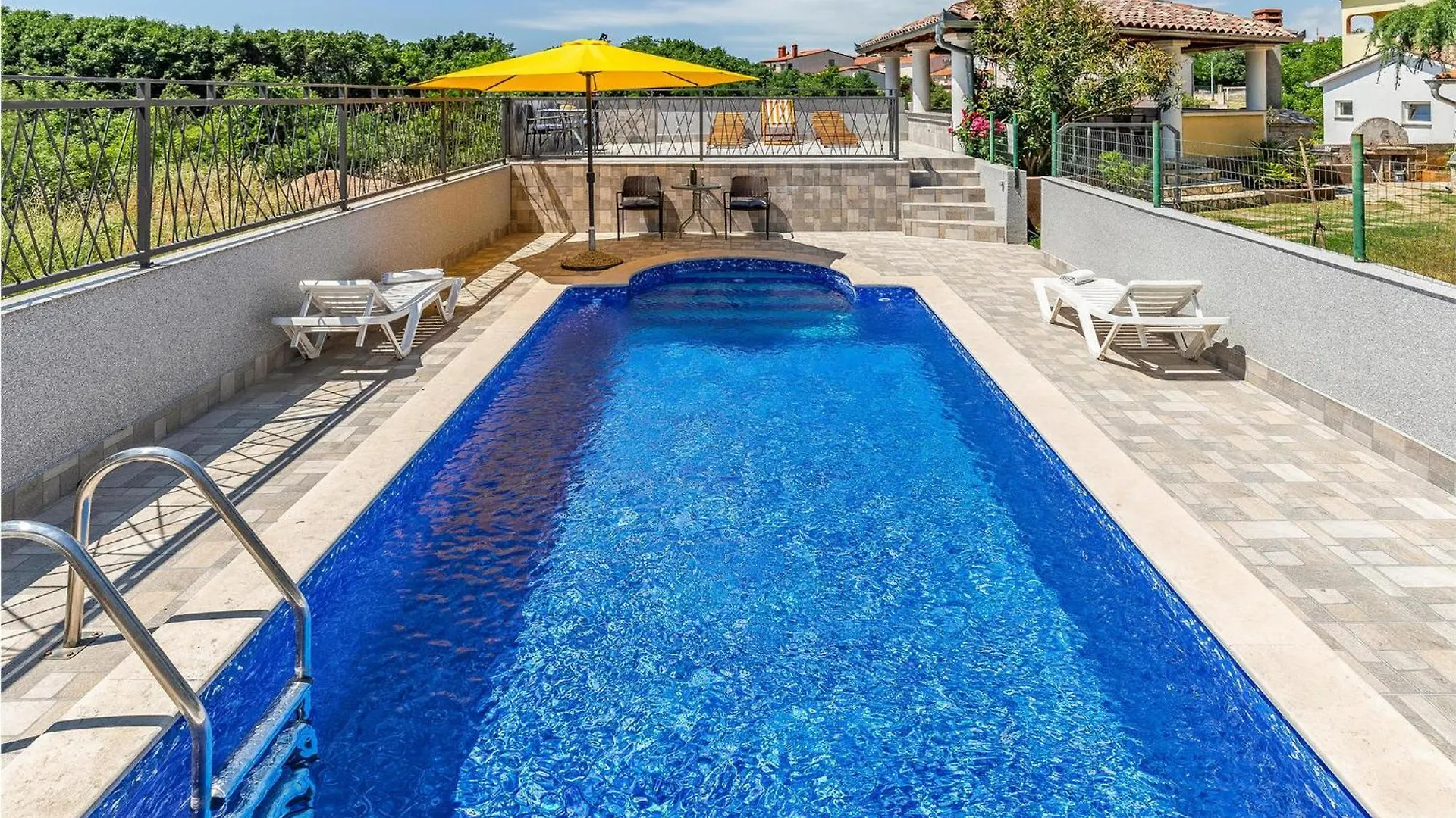 Lovely Apartment In Pula With Kitchen
