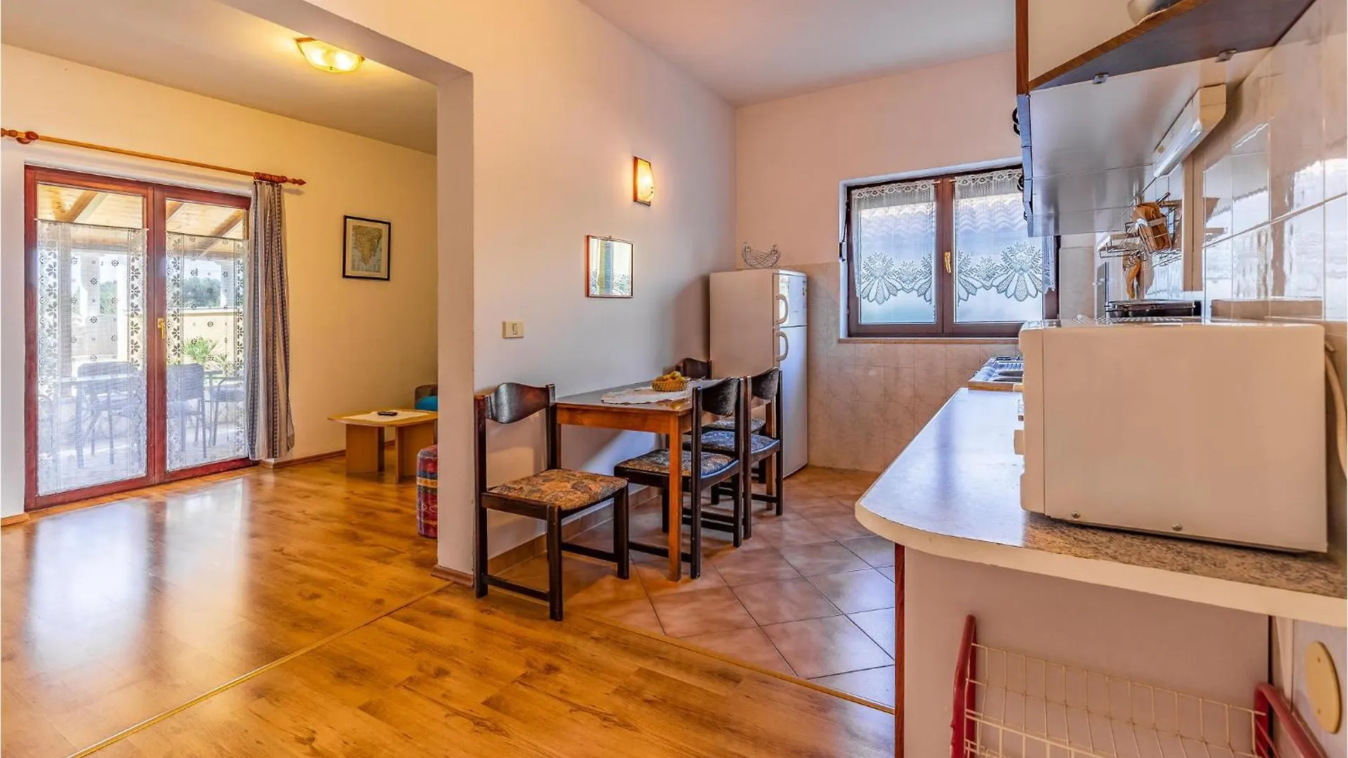 Lovely Apartment In Pula With Kitchen