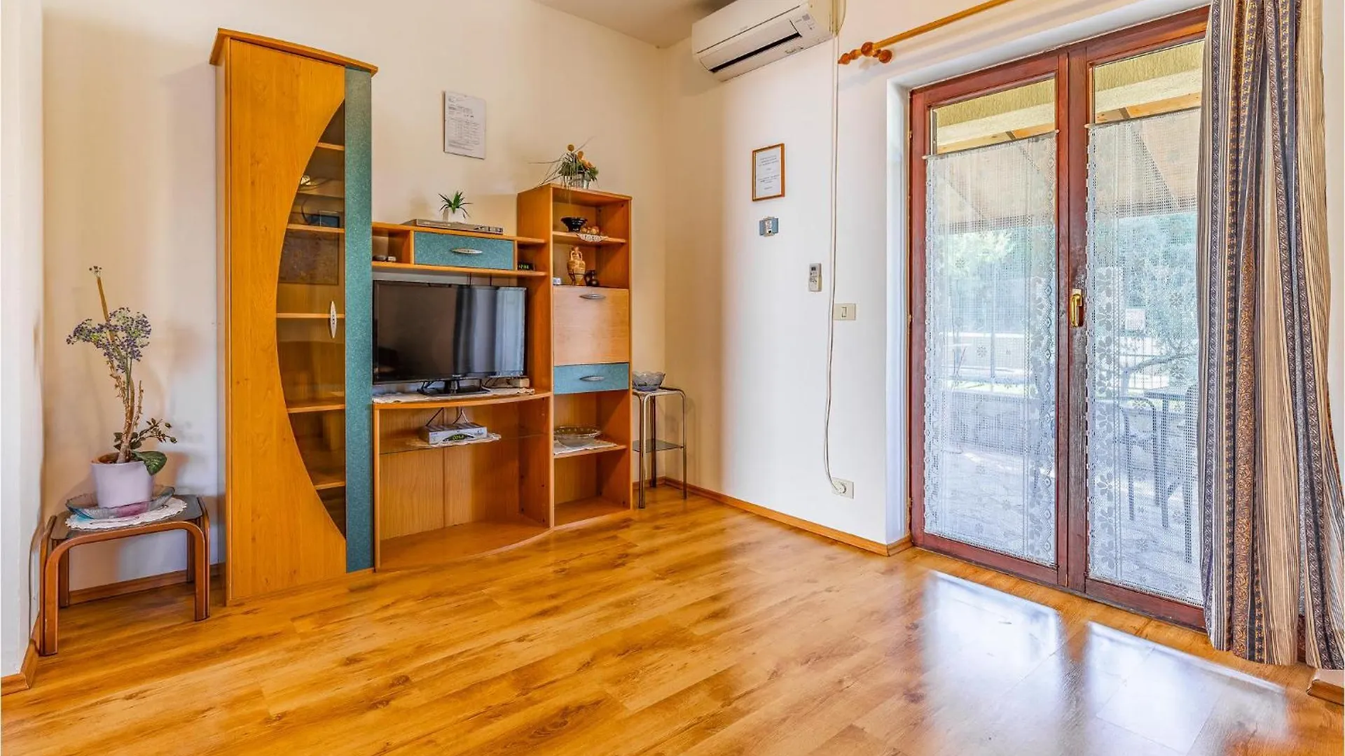 Lovely Apartment In Pula With Kitchen